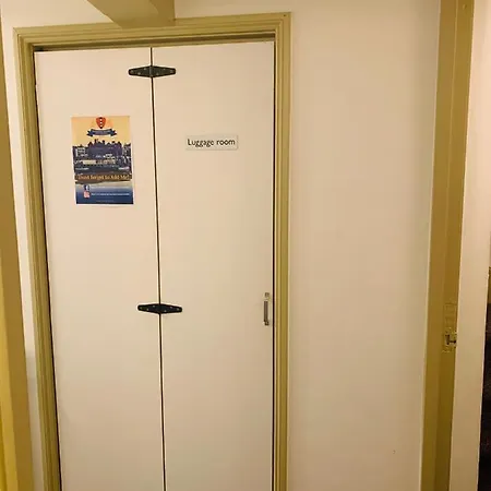 Amsterdam Central Guest House 3*
