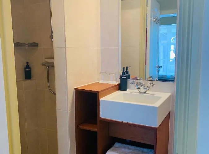 Amsterdam Central Guest House ゲストハウス 3*