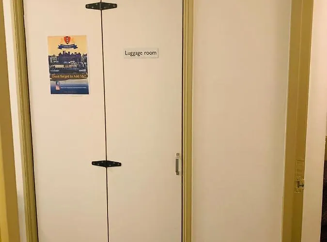 Amsterdam Central Guest House 3*