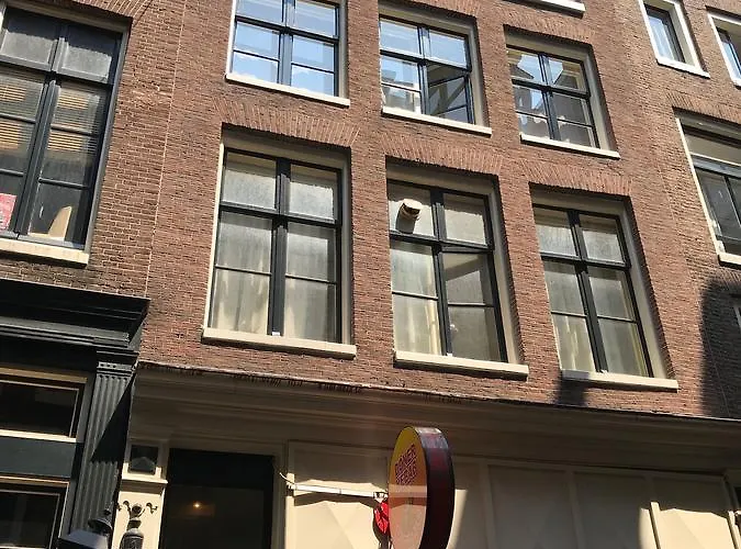 Amsterdam Central Guest House ゲストハウス 3*