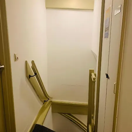 Amsterdam Central Guest House 招待所 3*