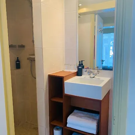Amsterdam Central Guest House ゲストハウス 3*